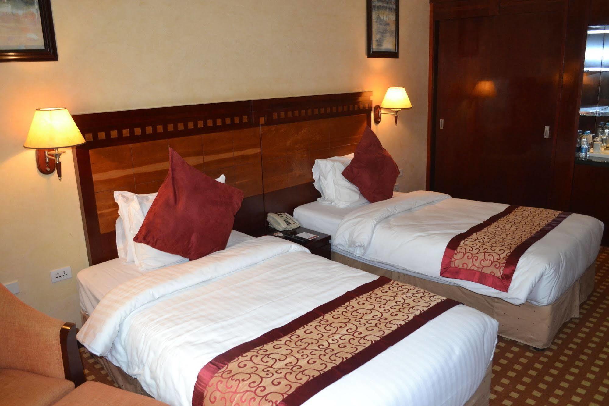 Ramada Riyadh Hotel Eksteriør bilde